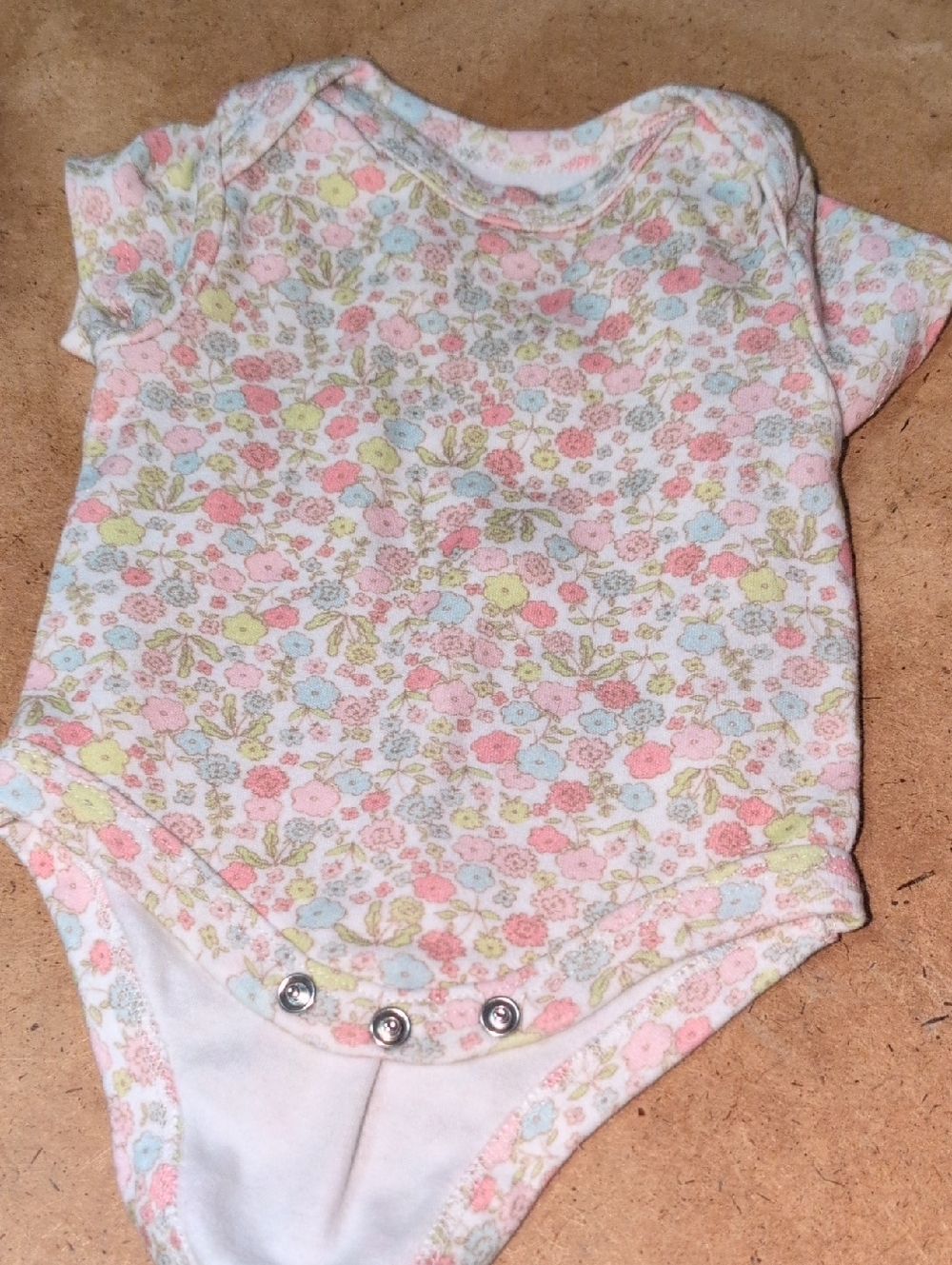 ❤️‍🔥10/$10❤️‍🔥 Baby Girls Baby Essentials Floral Onesie Size 3M